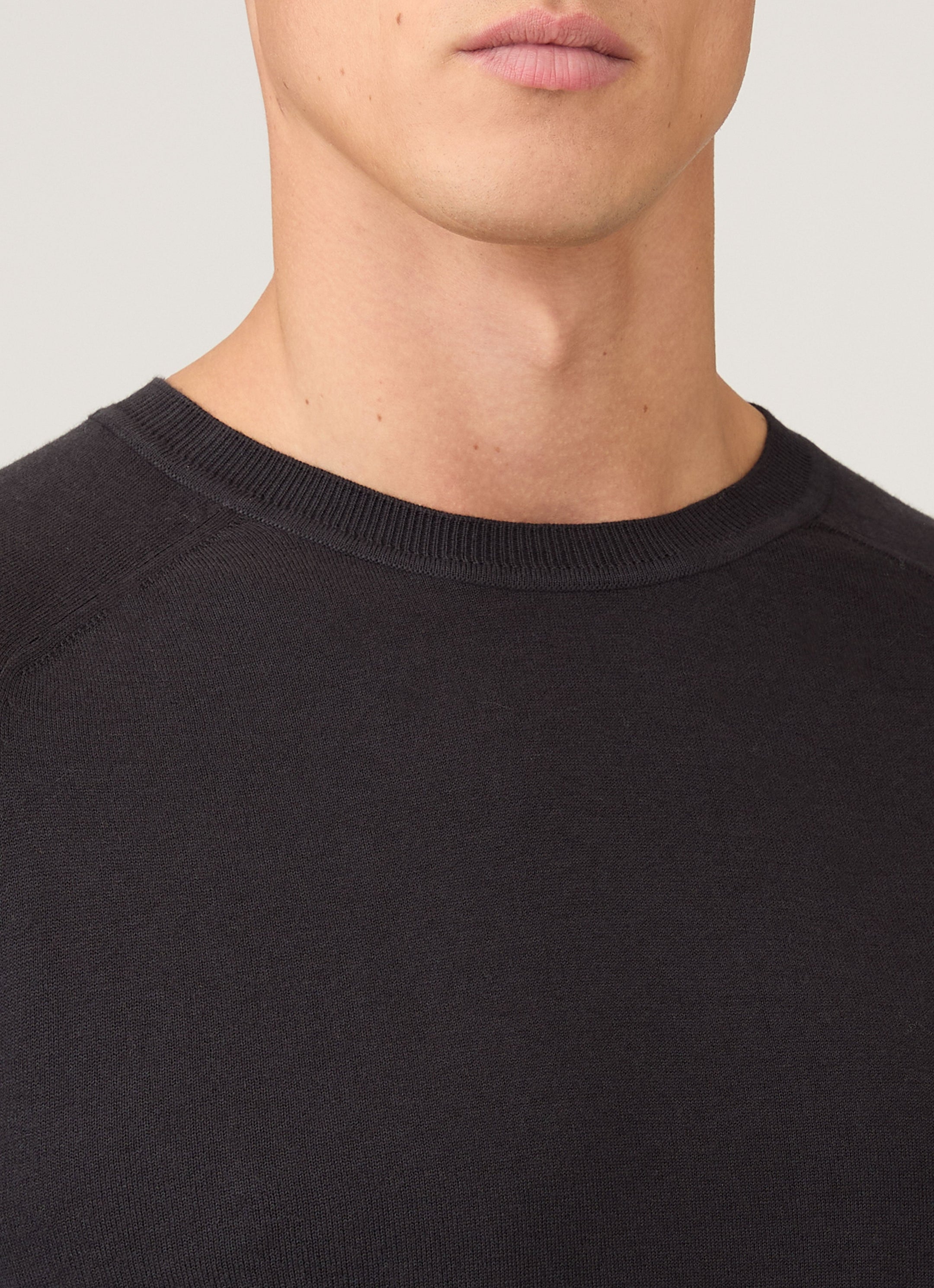 Men's Sea Island Cashmere Crew Neck Jumper in Black