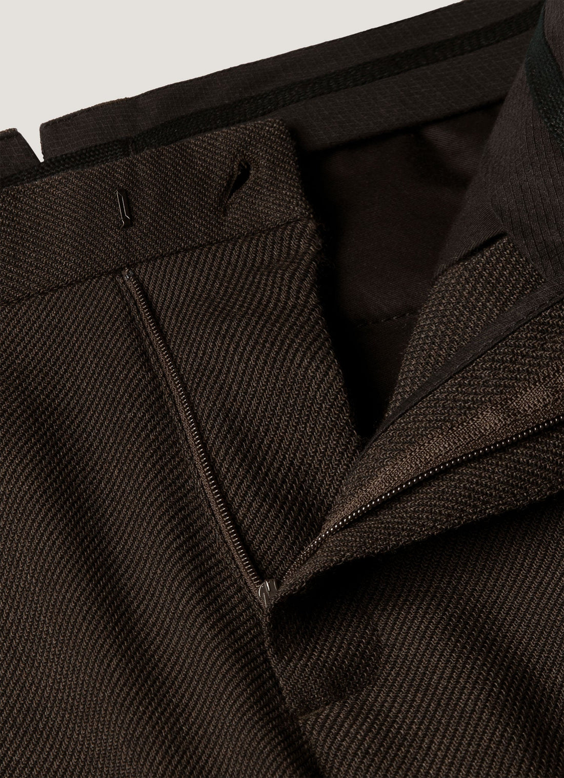 Men's Textured Wool Trouser in Truffle
