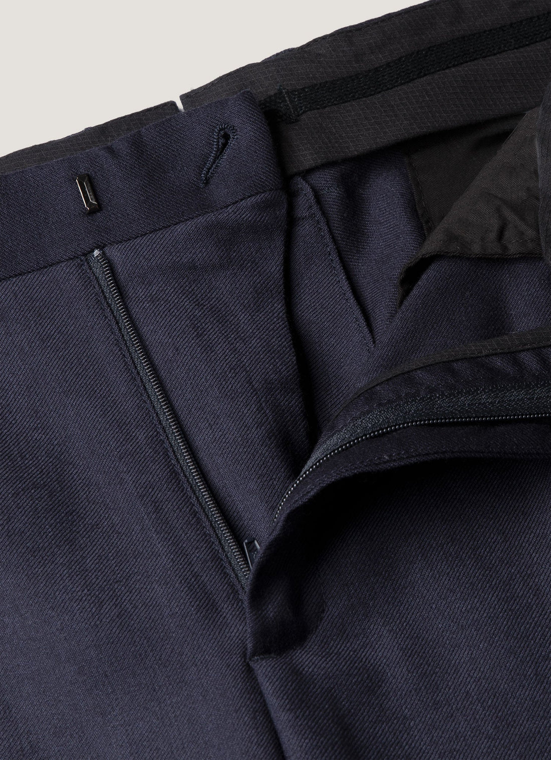 Men's Pleated Wool Twill Trouser in Navy