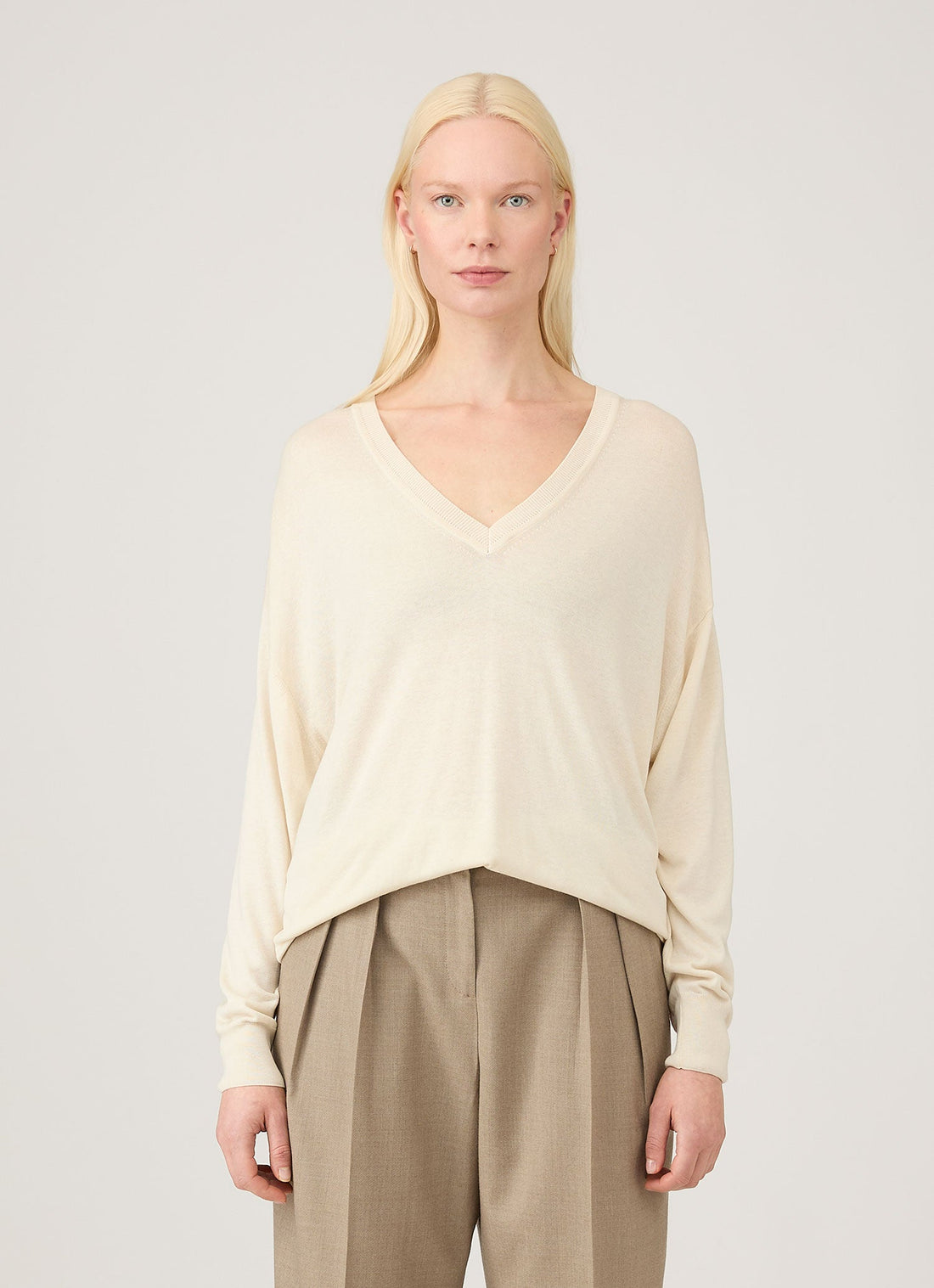 Women's Relaxed Mulberry Silk V-neck Jumper in Ecru