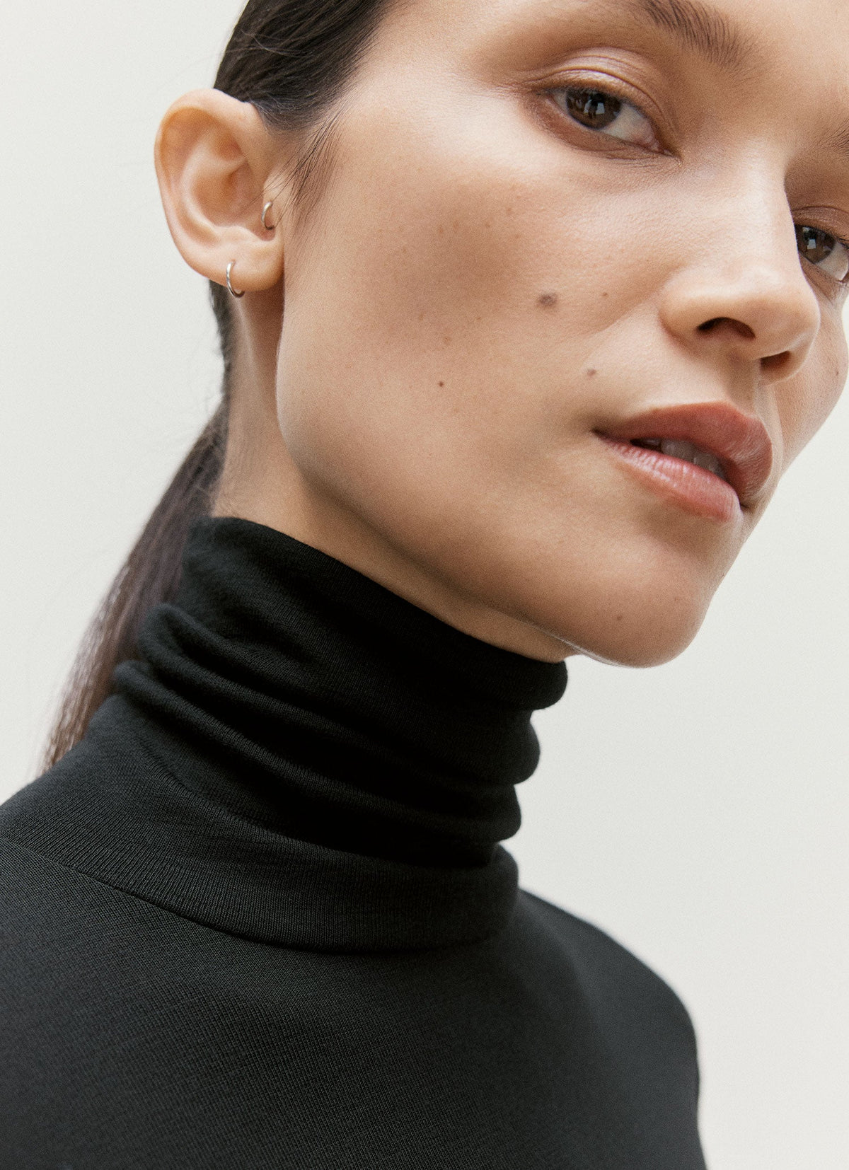 Women's Long Sleeve Funnel Neck Top in Black