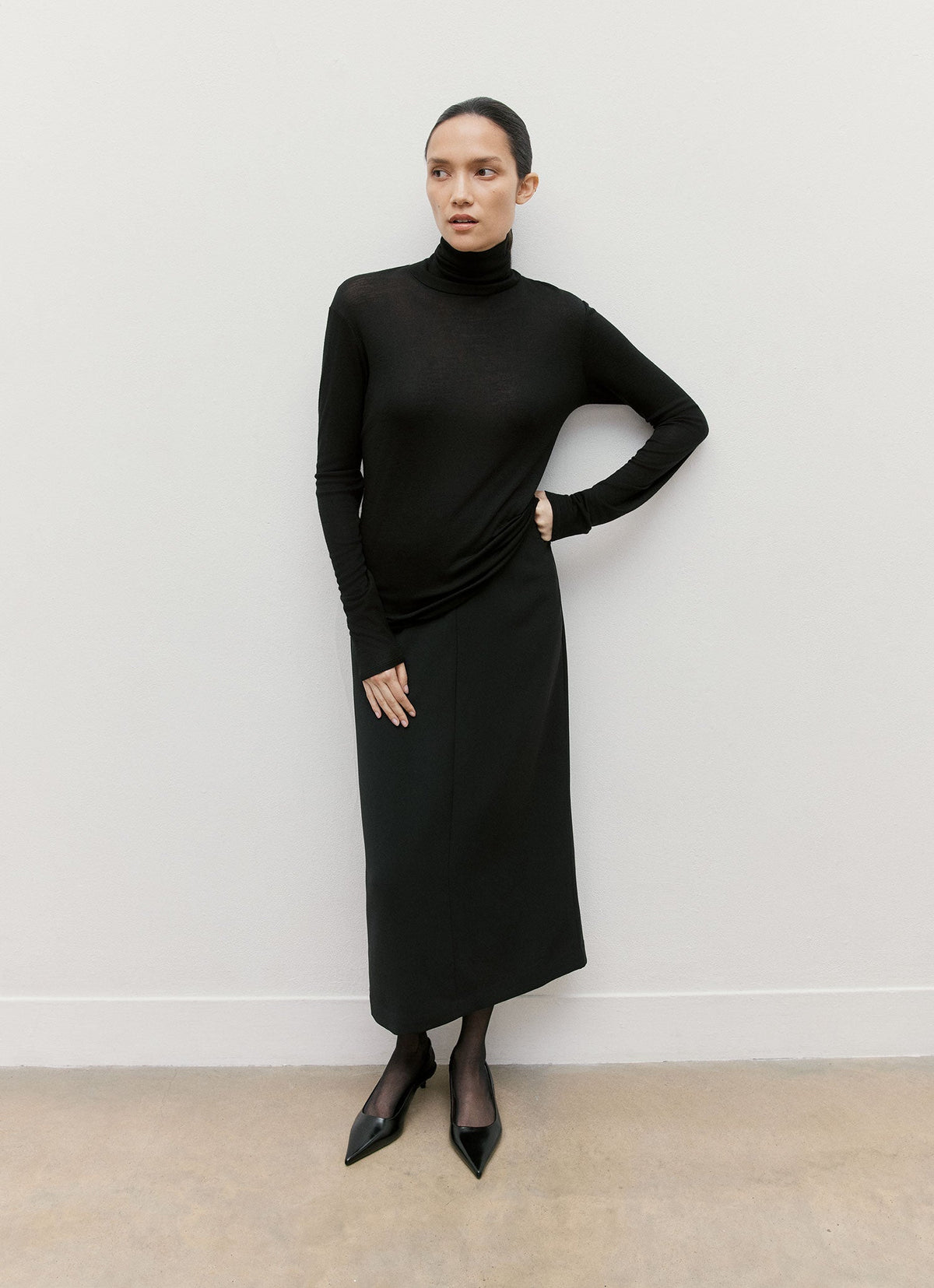 Women's Long Sleeve Funnel Neck Top in Black