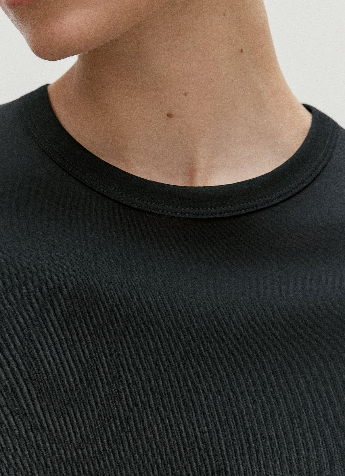 Women's Long Sleeve Everyday T-shirt in Black