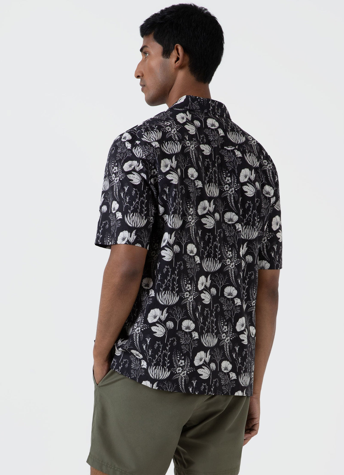 Men's Leaf Print Camp Collar Shirt in Black