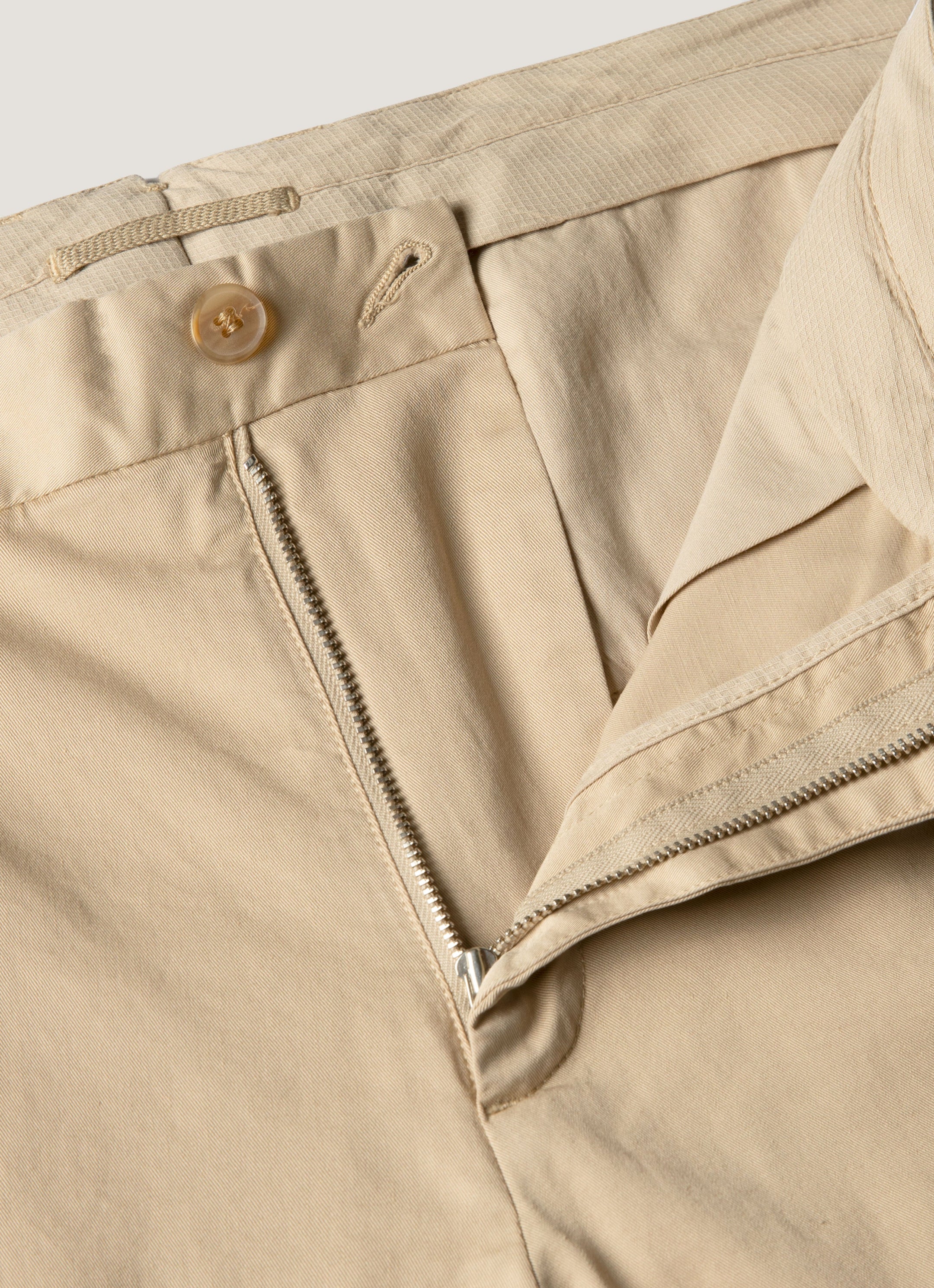 Men's Regular Fit Chino in Light Stone