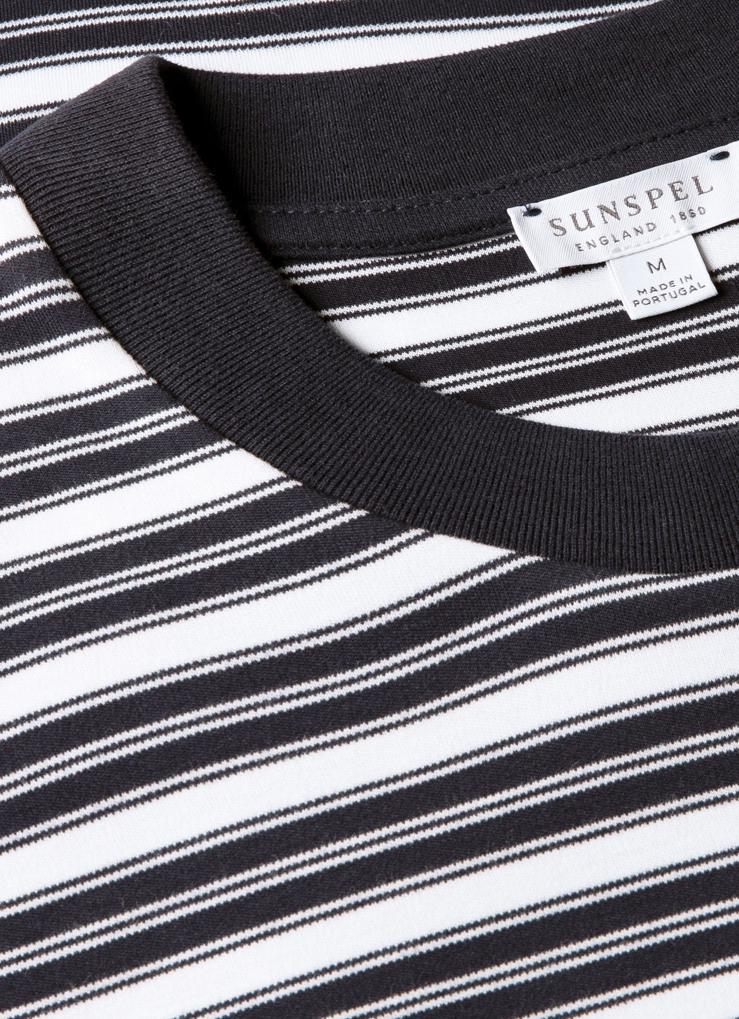 Men's Relaxed Fit Heavyweight T-shirt in White/Navy