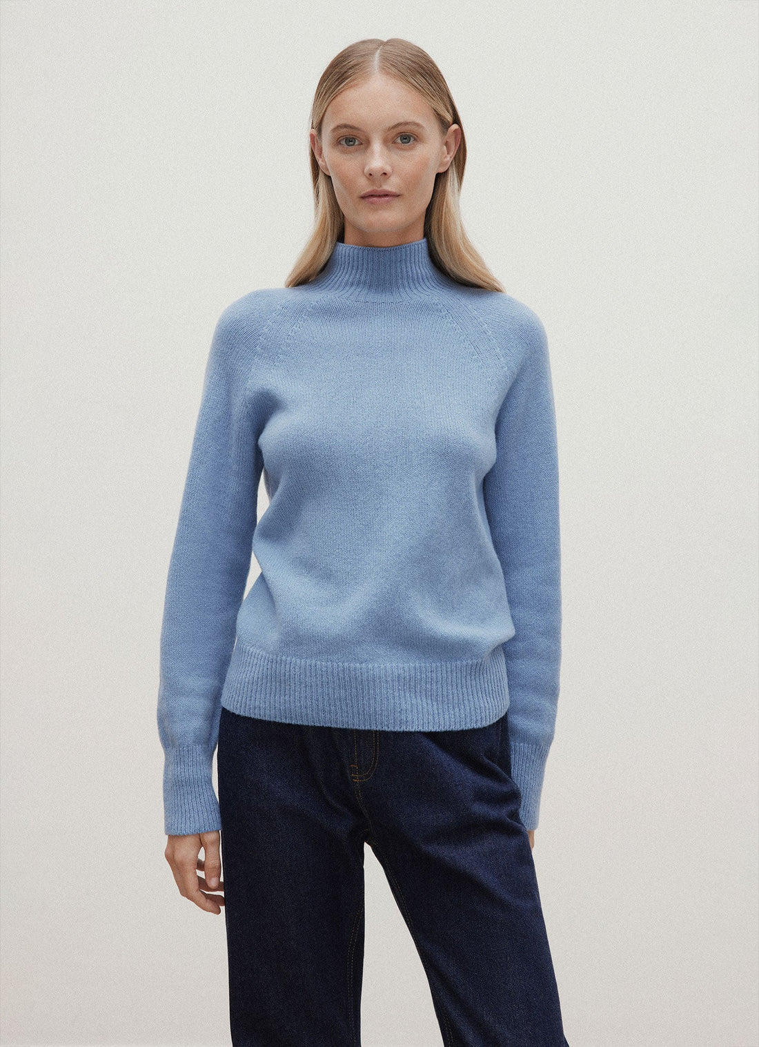 Pull à col cheminée en laine d’agneau