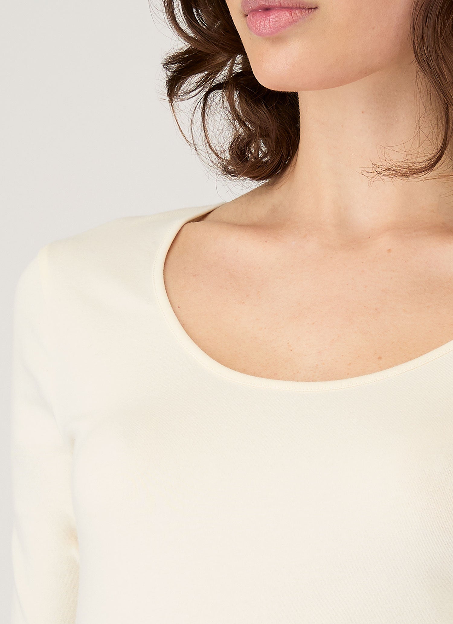 Women's Stretch Cotton Scoop Top in Ecru