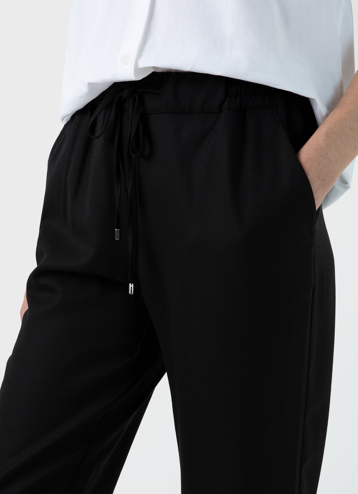 Women's Drawstring Tapered Trouser in Black