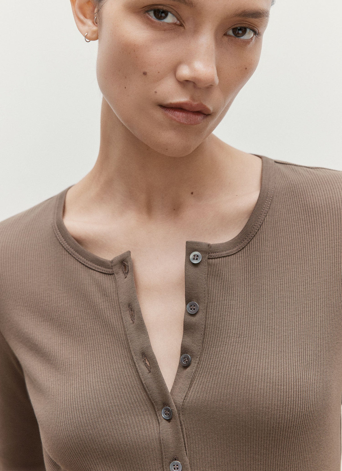 Women's Ribbed Henley in Dark Cedar
