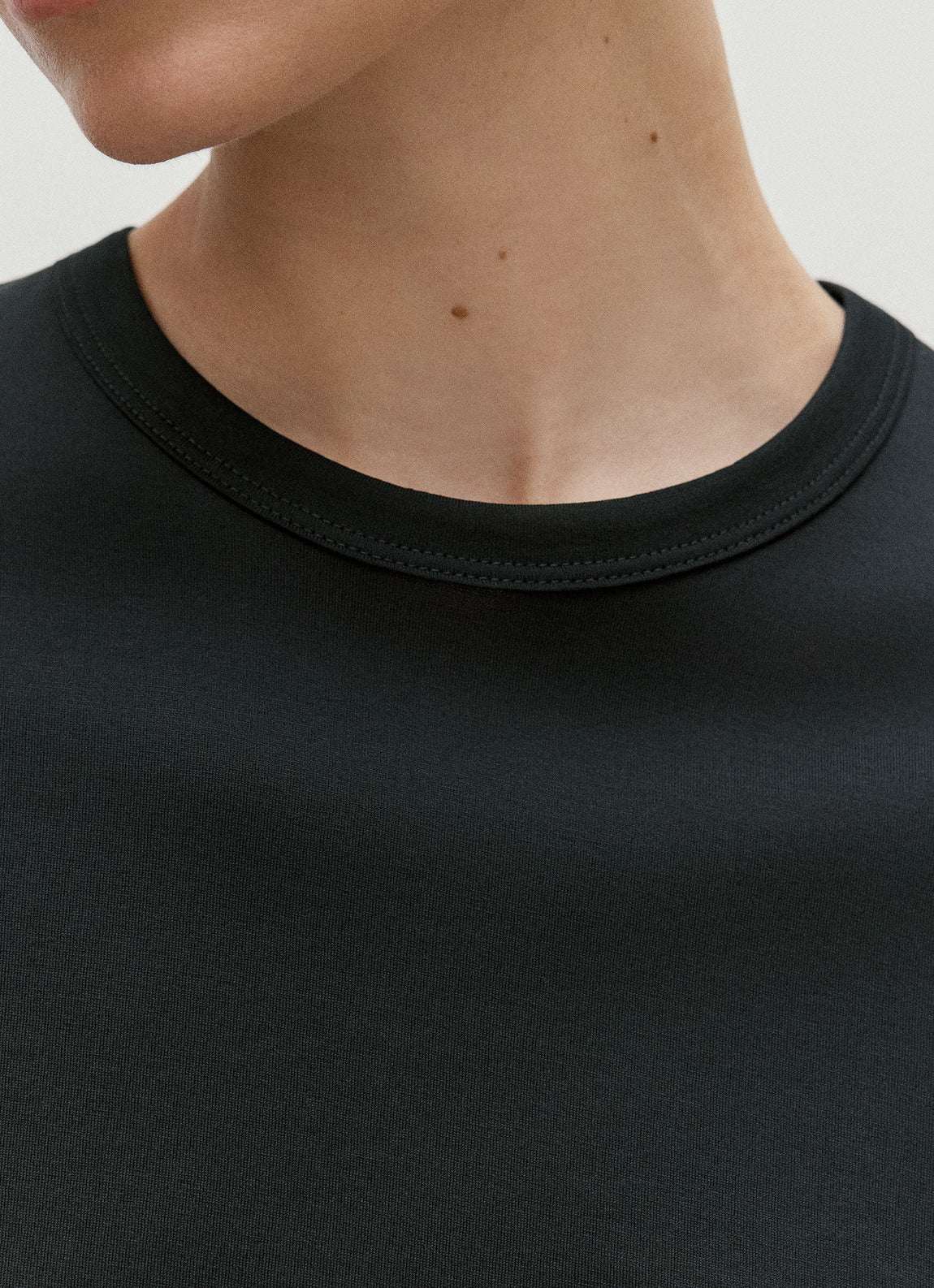Women's Long Sleeve Everyday T-shirt in Black